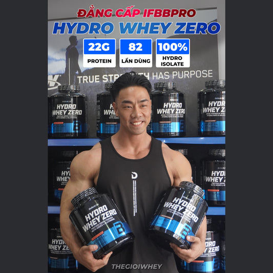 Man holding Hydro Whey Zero protein containers with product display in the background